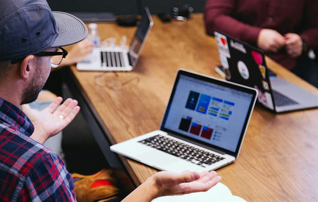 AI and automation in outsourcing showcased with EMOTIONstudios digital solutions